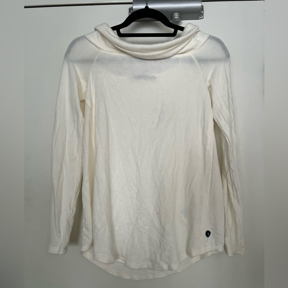 BRAND NEW Cozy Off the Shoulder Abercrombie top - Picture 1 of 4